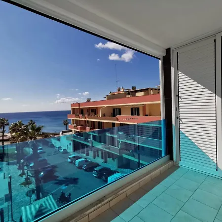 Delfino Fronte Mare *