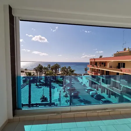 Delfino Fronte Mare Апартаменти