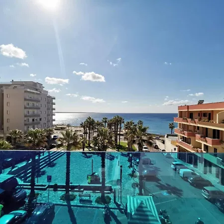 Delfino Fronte Mare Апартаменти