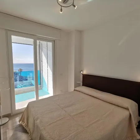 Lägenhet Delfino Fronte Mare