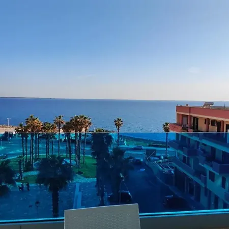 Delfino Fronte Mare غالّيبولي
