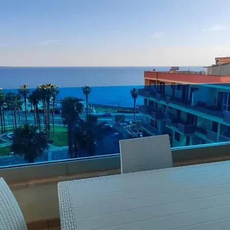 Delfino Fronte Mare *