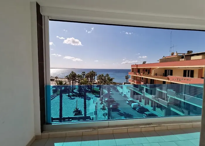 Delfino Fronte Mare Apartment